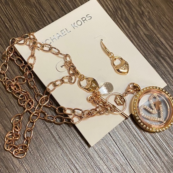 Michael Kors Padlock -Drop Heart Earrings - Picture 8 of 9